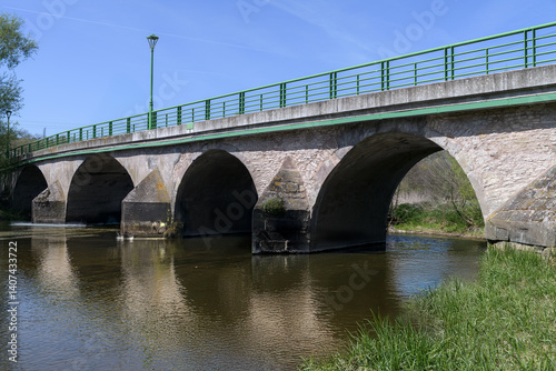 pont sur la Sarre débit d'eau très bas