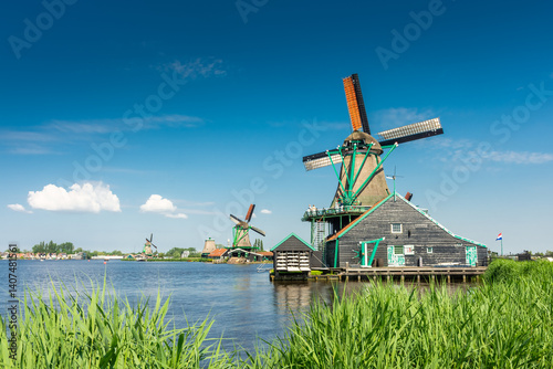 Obraz na płótnie Beautiful windmills in the countryside area of Zaanse Schans, Netherlands w salonie
