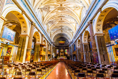 Obraz na płótnie The interior of Basilica of Santo Stefano Maggiore with its Altar, Milan, Italy w salonie