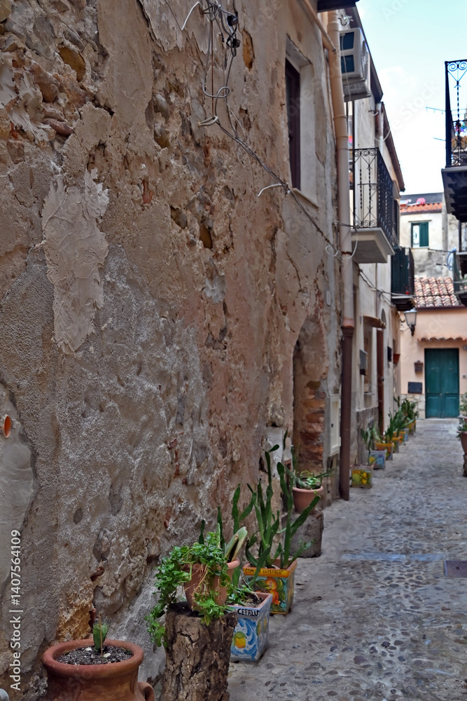 Cefalù strade, vicoli e case del centro storico - Sicilia
