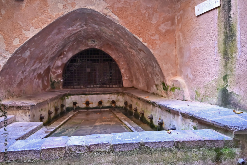 Cefalù, l'antico lavatoio della città vecchia - Sicilia