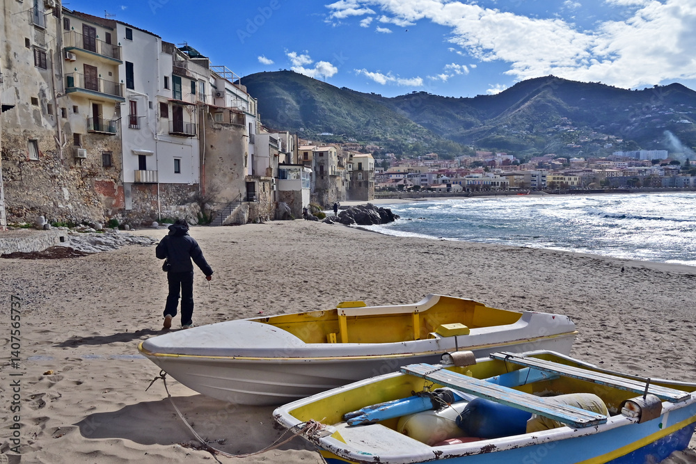 Cefalù e la sua spiaggia sul Mediterraneo - Sicilia