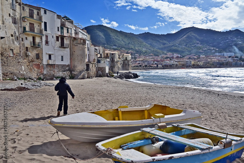 Cefalù e la sua spiaggia sul Mediterraneo - Sicilia