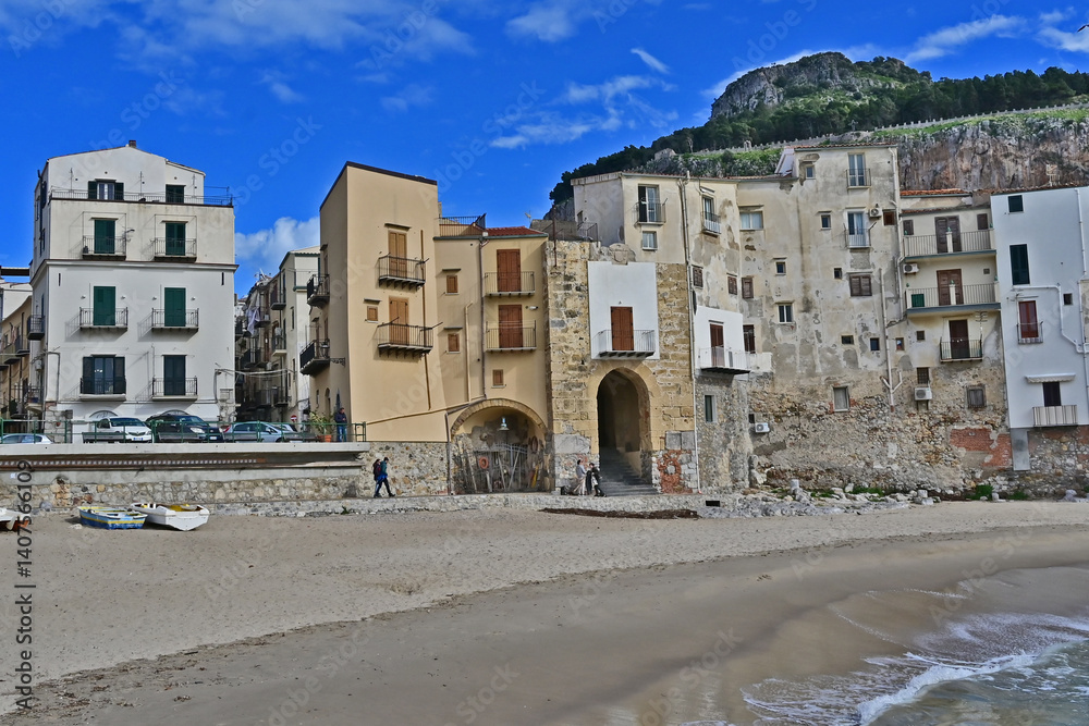 Cefalù e la sua spiaggia sul Mediterraneo - Sicilia