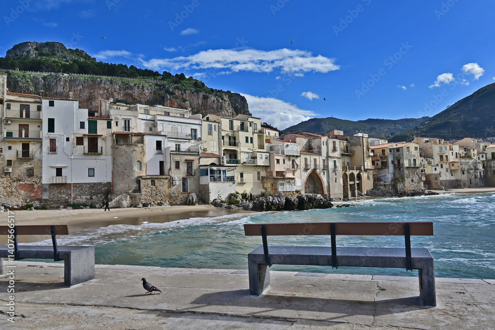 Cefalù e la sua spiaggia sul Mediterraneo - Sicilia