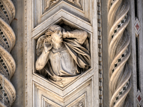 Fotografie Florence dome cathedral exterior detail of bas relief sculptures