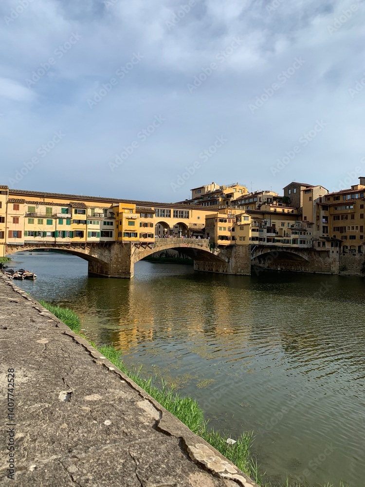 Obraz premium Ponte Vecchio From Afar