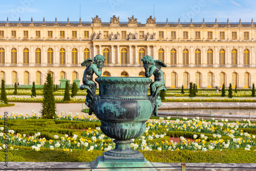 Obraz na płótnie Vase in Versailles gardens, Paris suburbs, France w salonie