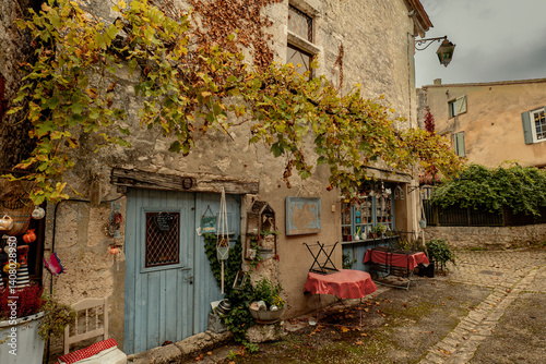 Fototapeta Naklejka Na Ścianę i Meble -  Small House in a Narrow Medieval Street in Issigeac in France