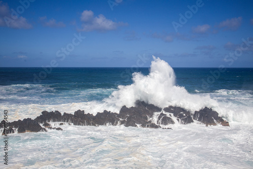 Obraz na płótnie Natural ocean pools at Madeira Piscinas Naturais do Aquario set against dramatic coastal waves and blue skies w salonie