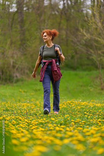 Obraz na płótnie Woman hiking in dandelion meadow w salonie
