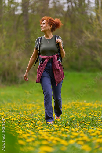 Obraz na płótnie Woman hiking in dandelion meadow w salonie