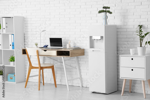 Modern home office workspac...
