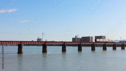 Wallpaper Mural 大淀川の鉄橋を渡る日豊本線の普通列車 Torontodigital.ca