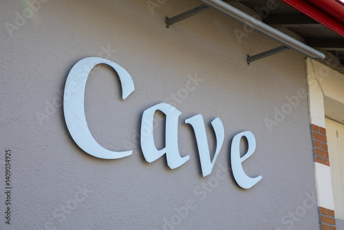 Obraz na płótnie cave french text sign on facade means cellar wine and liquor store signage shop outdoor cafe entrance w salonie