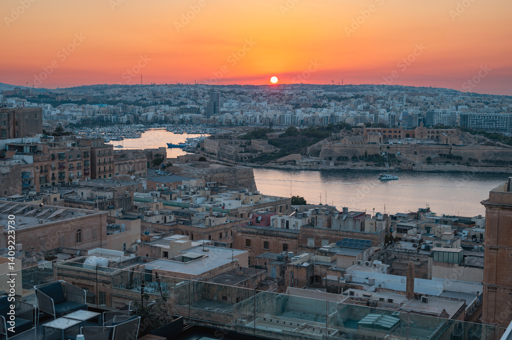 Fototapeta premium Panoramic Rooftop View of Valletta, Malta