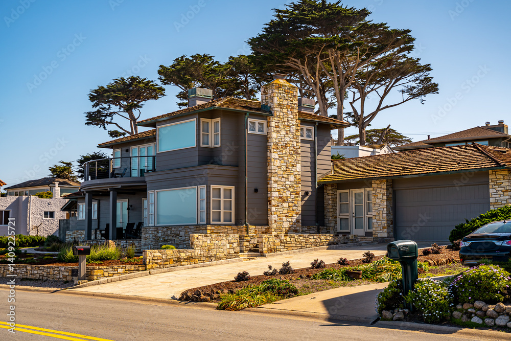 Obraz premium Two-story American House in California.
