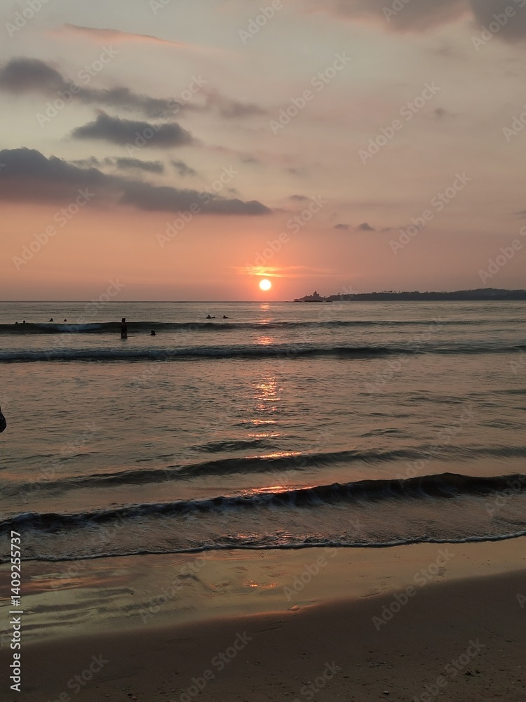 Naklejka premium sunset over the sea