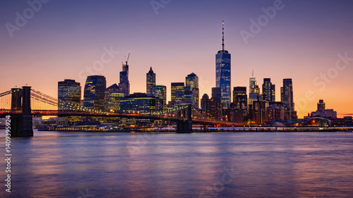 Picturesque skyline of New York City at dusk with iconic Brooklyn Bridge