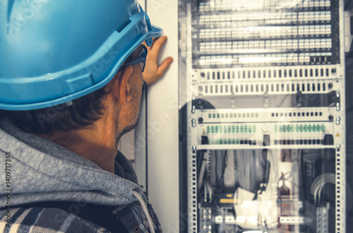 Obraz na płótnie Technician Inspecting Equipment in a Server Room During Daylight w salonie