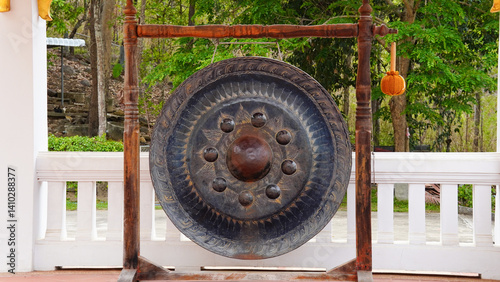 Fotografie brown gong of thai temple in wat background