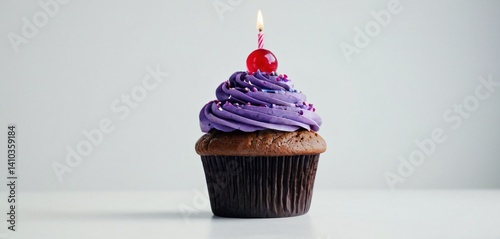 Obraz na płótnie Birthday cupcake isolated on white background w salonie