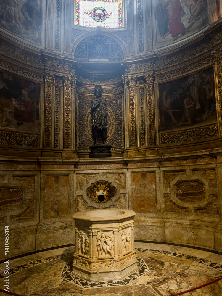 Obraz premium The Cathedral of Siena. Italy. Donatello's bronze statue of John the Baptist.