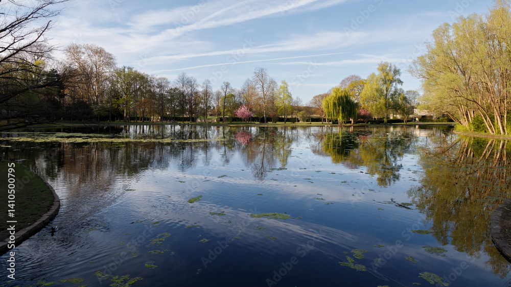 Fototapeta premium See mit Spiegelungen.