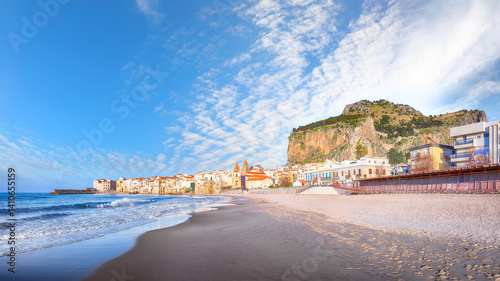 Obraz na płótnie Wonderful cityscape of Cefalu city. Popular travel destination of Mediterranean sea. w salonie
