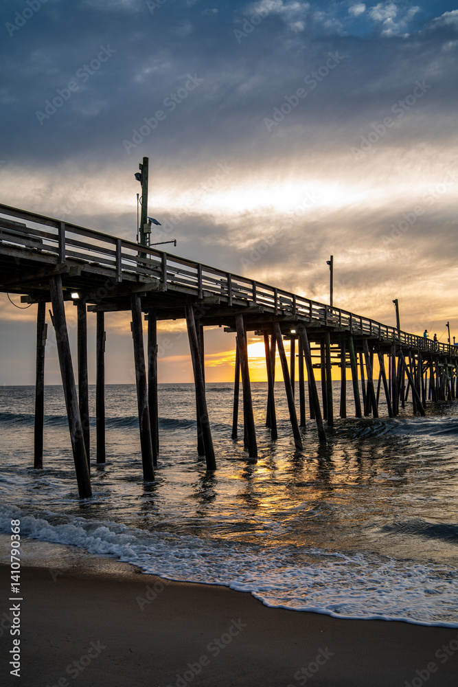 Obraz premium Rodanthe beach, outer banks, north carolina, OBX, sunrise, pier