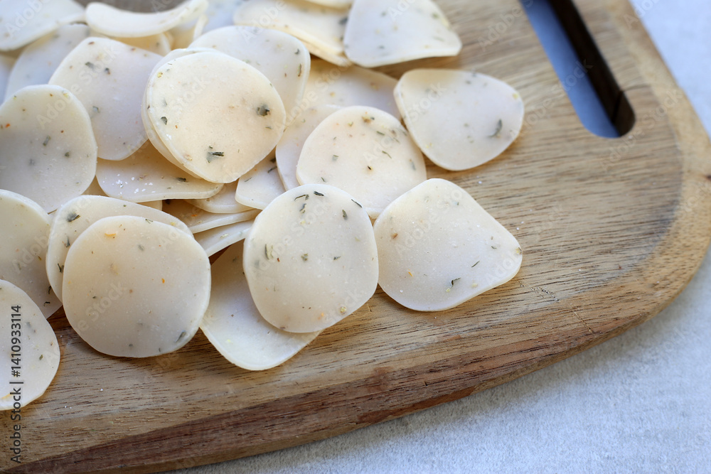 Vietnam prawn crackers, uncooked prawn cracker Vietnam prawn crackers, uncooked prawn cracker
