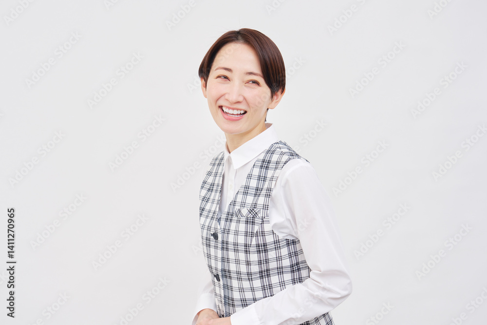 女性 事務員 笑顔 ポートレート 白背景 女性 事務員 笑顔 ポートレート 白背景