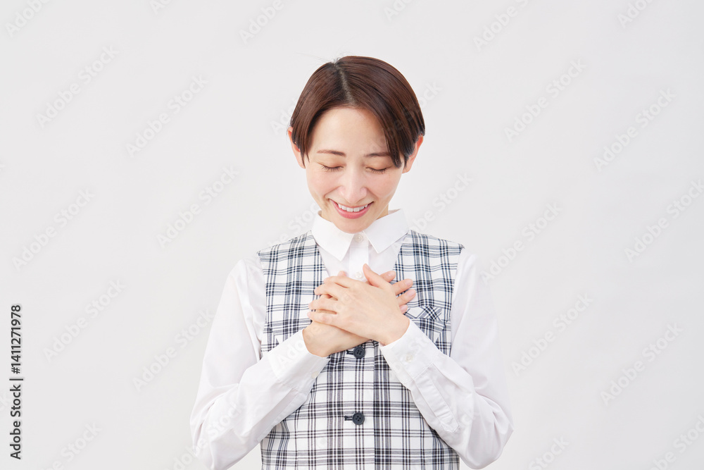 女性　事務員　ほっとする　白背景