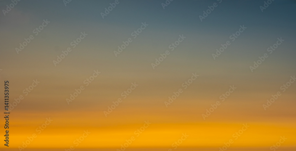 Obraz premium Enjoy a panoramic view of the skyline. The sun rises in the morning sky with colorful clouds. and beautiful cloud patterns In the soft light of the morning 
