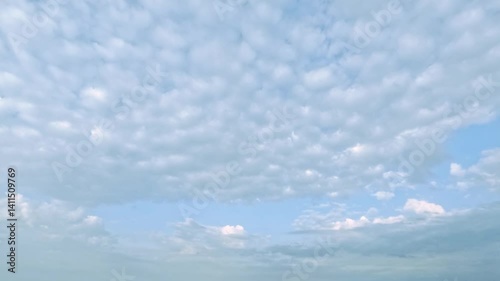 Wallpaper Mural fast timelapse of fluffy clouds on bright day Torontodigital.ca