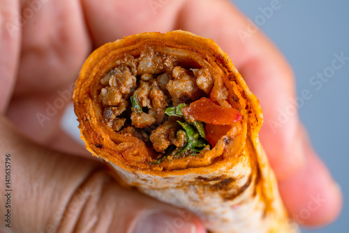 Obraz na płótnie Delicious turkish kebab tantuni w salonie