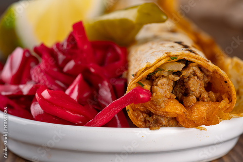 Obraz na płótnie Delicious turkish kebab tantuni w salonie