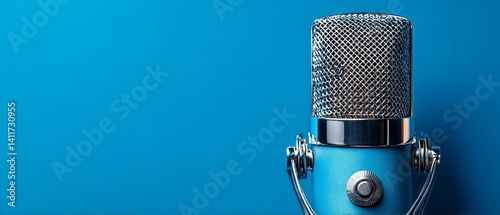 Obraz na płótnie Studio‑grade condenser microphone on vibrant blue backdrop — minimalist recording equipment banner ideal for podcasting, voice‑over, livestream, and music production concepts w salonie