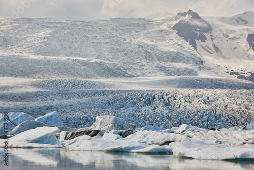 Obraz na płótnie Fjallsjokull glacier and ice blocks. Southeast area. Icelandic white landscape w salonie
