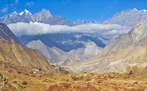 Obraz na płótnie Himalayas, Nepal - The famous hiking on the roof of the world called Annapurna Circuit in the Himalaya range mountain, with little village, buddhist stupa and mountains of 8000 meters. w salonie