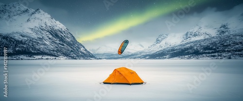 Obraz na płótnie Winter camp under northern lights w salonie