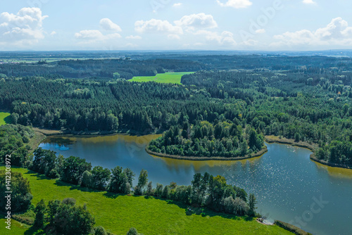 Obraz na płótnie Der Naturpark Augsburg-Westliche Wälder bei Markt Wald in den Stauden von oben w salonie