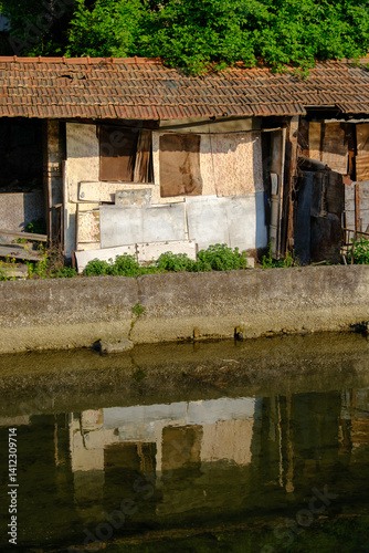 Obraz na płótnie Old buildings along the canal Martesana at Milan, Italy w salonie