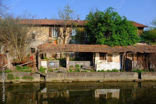 Obraz na płótnie Old buildings along the canal Martesana at Milan, Italy w salonie