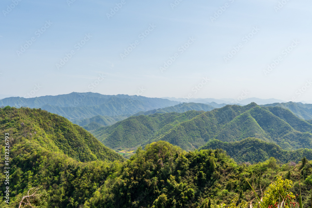 Fototapeta premium view of the mountains