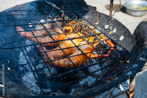 Obraz na płótnie Big river prawn shrimp grilled on fire with smoke w salonie