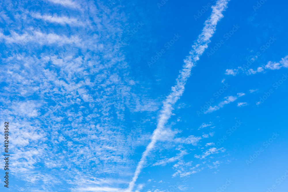 Naklejka premium Contrails appearing in the sky in summer