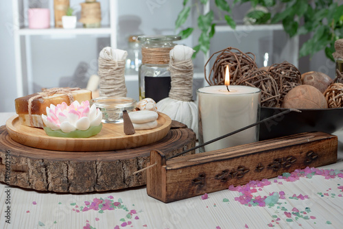 Obraz na płótnie Spa treatment with candles and towel on wooden table, close up w salonie