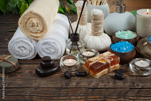 Obraz na płótnie Spa massage items are arranged in a composition on the table. w salonie