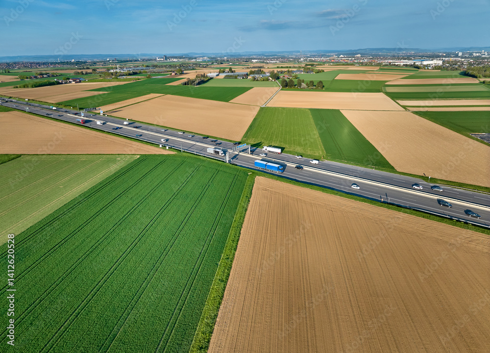 Obraz premium German highway A 81crossing the fertile agricultural landscape of Langes Feld north of Stuttgart, Baden-Wuerttemberg, Germany 